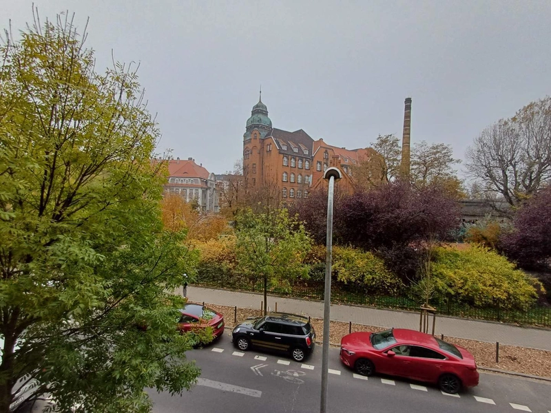 Biały Kruk mieszkanie z widokiem na park